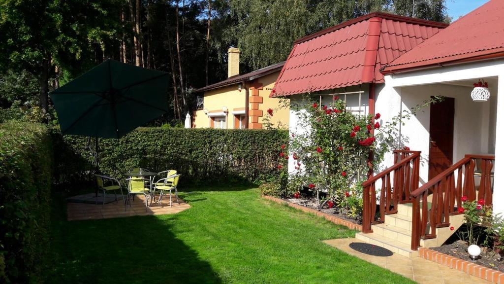 Villa Domek Letniskowy U Basi à Rowy  Extérieur photo